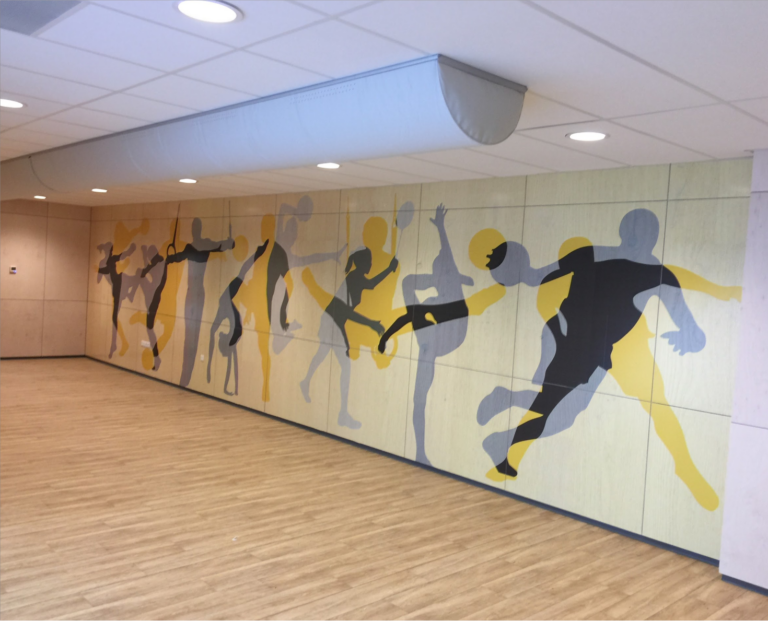 Muurprint in sportaccommodatie Heemskerk